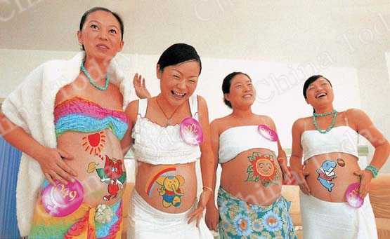 
The first Mothers-to-be Body Painting Contest held in Hainan Province pulled in 78 participants from all over China.
