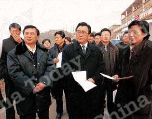 
Ministerial leaders inspecting communication facilities in Hubei Province.
