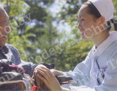 
Des hôpitaux et des établissements pour personnes âgées sont apparus en Chine, et ces dernières les apprécient beaucoup. Photo prise à l'hôpital des soins palliatifs Songtang de Beijing.
