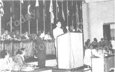 
Im April 1955 hat der damalige Ministerpräsident Zhou Enlai auf der ersten Asiatisch-Afrikanischen Konferenz in Bandung die ,,Fünf Prinzipien der friedlichen Koexistenz“ verkündet

