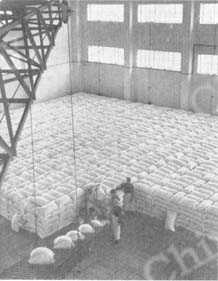 
Tan Chi-chiang
Un taller de la Refinería de Azúcar (de tamaño mediano) de Gueisién, en la Región Autónoma de los chuang, en Guangsi, que puede elaborar 1.500 toneladas de caña de azúcar diariamente

