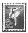 
Sello 6: 8 fen, morado y rojo. Un patinador, símbolo de los deportes y juegos en que toman parte los Jóvenes Pioneros.
