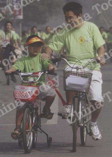 
Qiao Yang, de cinco años, participó con su padre en el 