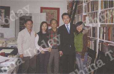 
Han Meilin (), famoso pintor chino fue entrevistado por el canal en español de CCTV.
